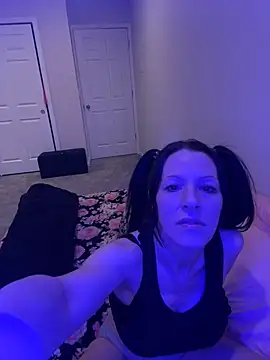 Snapshot of DominiqueX0 chatting on February 9, 1:44 am DominiqueX0 online show from February 9, 1:44 am