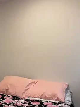 Snapshot of DominiqueX0 chatting on February 27, 3:48 pm DominiqueX0 online show from February 27, 3:48 pm