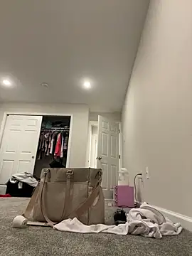 Snapshot of DominiqueX0 chatting on March 3, 2:58 am DominiqueX0 online show from March 3, 2:58 am