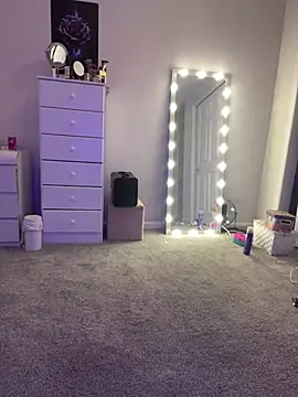 Snapshot of DominiqueX0 chatting on March 18, 3:31 pm DominiqueX0 online show from March 18, 3:31 pm