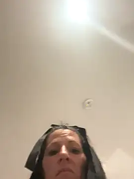 Snapshot of DominiqueX0 chatting on October 17, 11:40 pm DominiqueX0 online show from October 17, 11:40 pm