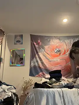 Snapshot of DominiqueX0 chatting on October 30, 2:24 am DominiqueX0 online show from October 30, 2:24 am