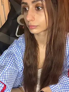 LaPetitechienne1 online show from February 1, 2:02 pm