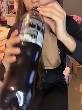 LaPetitechienne1 online show from February 17, 12:54 am