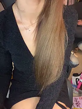 LaPetitechienne1 online show from February 24, 11:52 pm