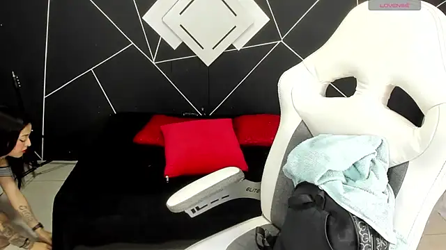 farichell online show from February 8, 8:32 pm