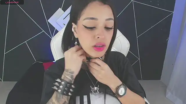 farichell online show from November 6, 9:05 pm