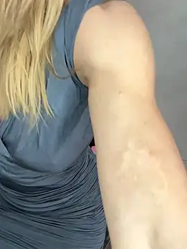 Milf Tea online show from February 24, 4:16 am