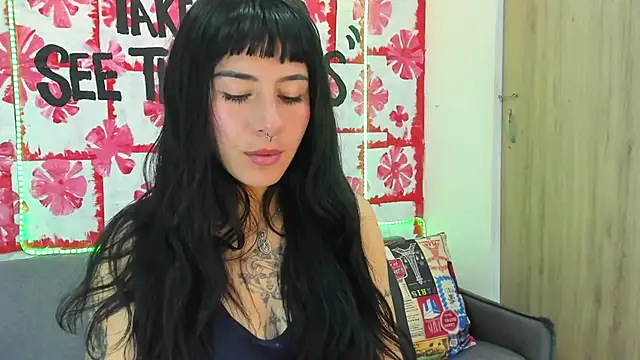 Mhelanny2 online show from March 20, 7:47 am