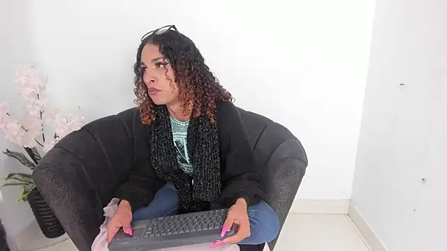 StefanyMiler online show from March 7, 5:40 am