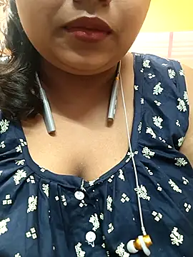 Sophiaboudi online show from February 26, 5:28 pm