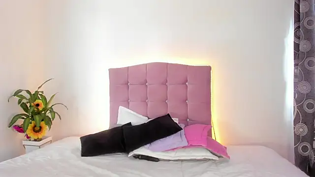 MarieLatex online show from December 19, 8:34 pm