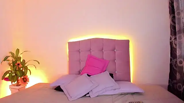 MarieLatex online show from March 20, 7:46 pm