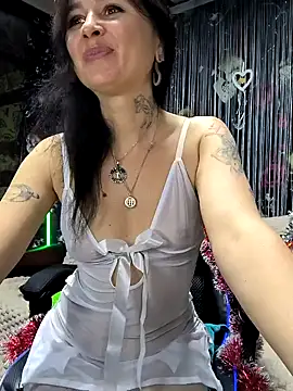 KikiXRed online show from December 21, 2:26 pm