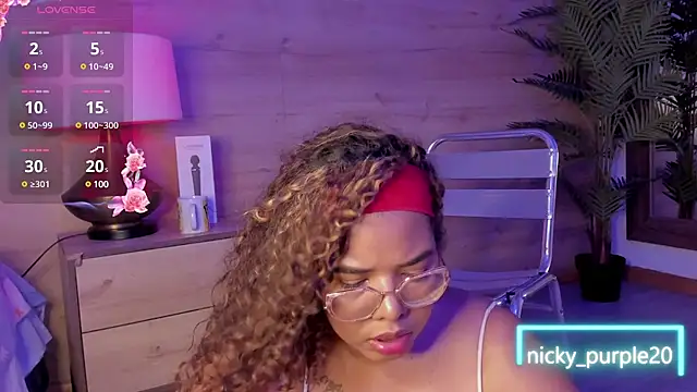 Snapshot of _nickypurple_ chatting on January 31, 6:25 pm nickypurple online show from January 31, 6:25 pm
