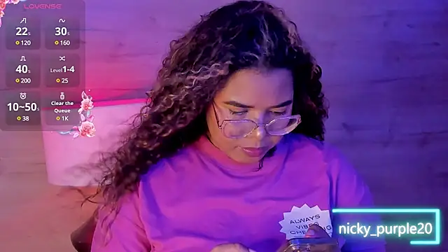 Snapshot of _nickypurple_ chatting on February 3, 12:25 pm nickypurple online show from February 3, 12:25 pm