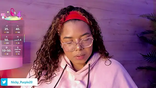 Snapshot of _nickypurple_ chatting on February 20, 12:04 pm nickypurple online show from February 20, 12:04 pm