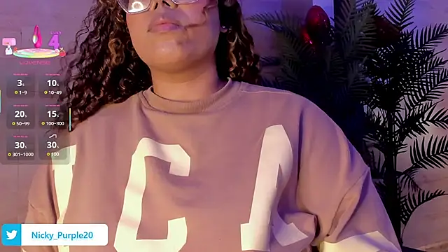 Snapshot of _nickypurple_ chatting on February 21, 12:06 pm nickypurple online show from February 21, 12:06 pm