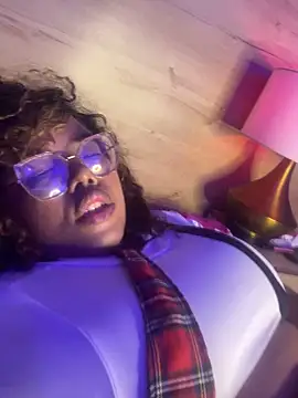 Snapshot of _nickypurple_ chatting on March 5, 6:12 pm nickypurple online show from March 5, 6:12 pm