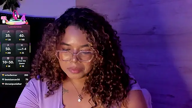 Snapshot of _nickypurple_ chatting on March 10, 6:23 pm nickypurple online show from March 10, 6:23 pm