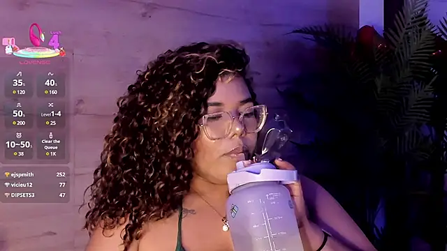 Snapshot of _nickypurple_ chatting on March 18, 3:10 pm nickypurple online show from March 18, 3:10 pm