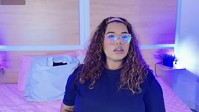 Snapshot of _nickypurple_ chatting on September 27, 6:35 pm nickypurple online show from September 27, 6:35 pm