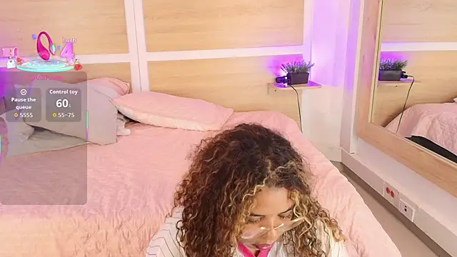 Snapshot of _nickypurple_ chatting on October 19, 3:23 pm nickypurple online show from October 19, 3:23 pm