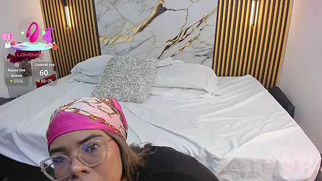 Snapshot of _nickypurple_ chatting on November 2, 3:47 pm nickypurple online show from November 2, 3:47 pm