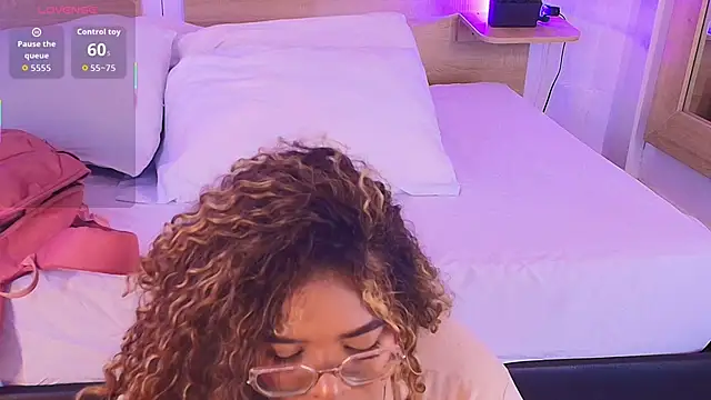 Snapshot of _nickypurple_ chatting on November 17, 6:14 pm nickypurple online show from November 17, 6:14 pm