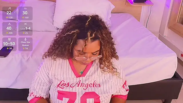 Snapshot of _nickypurple_ chatting on November 20, 7:13 pm nickypurple online show from November 20, 7:13 pm