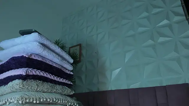 Hellen Sky online show from October 15, 6:08 pm