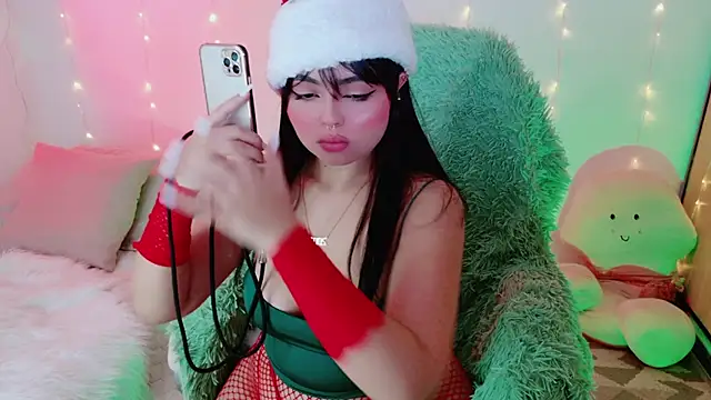 Snapshot of damn_that_booty chatting on December 13, 6:05 pm damn that booty online show from December 13, 6:05 pm