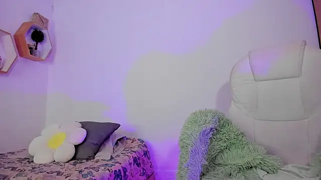 Snapshot of damn_that_booty chatting on March 4, 5:11 am damn that booty online show from March 4, 5:11 am