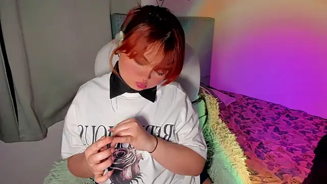 Snapshot of damn_that_booty chatting on October 5, 12:20 am damn that booty online show from October 5, 12:20 am