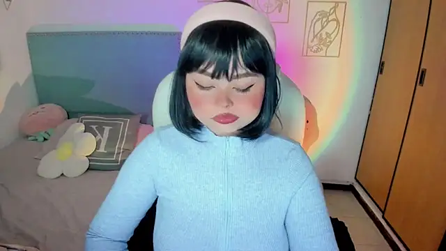 Snapshot of damn_that_booty chatting on November 6, 12:00 am damn that booty online show from November 6, 12:00 am