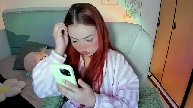 Snapshot of damn_that_booty chatting on November 12, 10:04 am damn that booty online show from November 12, 10:04 am