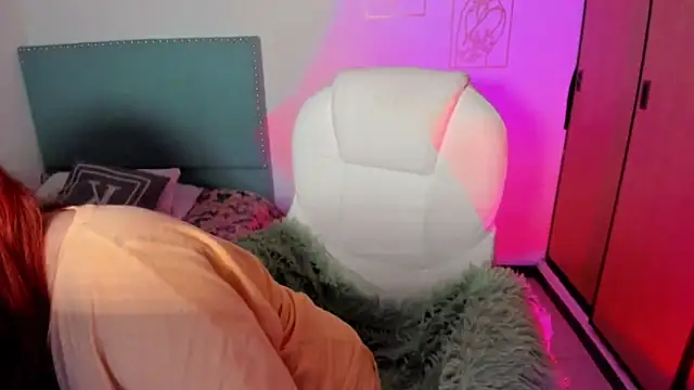 Snapshot of damn_that_booty chatting on November 20, 10:26 am damn that booty online show from November 20, 10:26 am