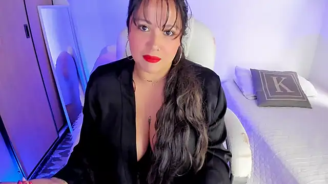 Snapshot of bigbooty-30 chatting on January 24, 1:03 pm bigbooty-30 online show from January 24, 1:03 pm