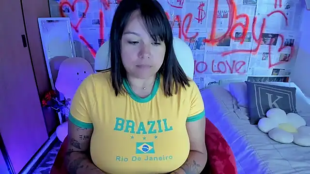 Snapshot of bigbooty-30 chatting on February 17, 11:55 am bigbooty-30 online show from February 17, 11:55 am