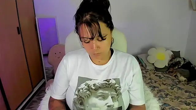 Snapshot of bigbooty-30 chatting on March 13, 3:33 am bigbooty-30 online show from March 13, 3:33 am