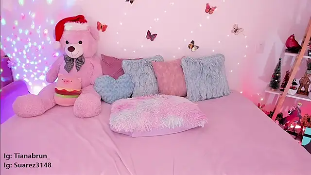 Snapshot of Zara_uwu_ chatting on December 29, 2:31 pm Zara uwu online show from December 29, 2:31 pm