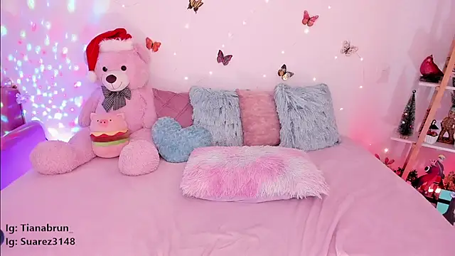 Snapshot of Zara_uwu_ chatting on December 31, 4:46 pm Zara uwu online show from December 31, 4:46 pm