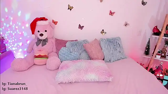 Snapshot of Zara_uwu_ chatting on January 8, 2:35 pm Zara uwu online show from January 8, 2:35 pm