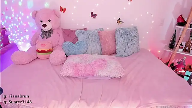 Snapshot of Zara_uwu_ chatting on January 23, 2:07 pm Zara uwu online show from January 23, 2:07 pm