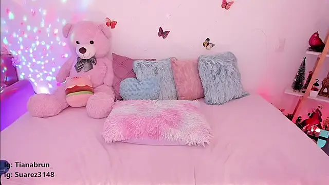 Snapshot of Zara_uwu_ chatting on February 20, 3:08 pm Zara uwu online show from February 20, 3:08 pm