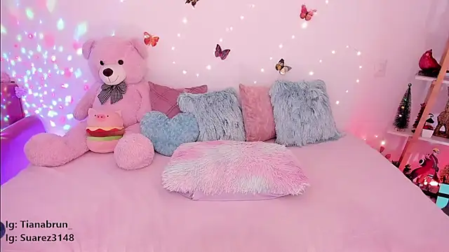 Snapshot of Zara_uwu_ chatting on March 4, 3:26 pm Zara uwu online show from March 4, 3:26 pm