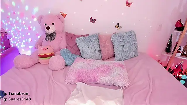 Snapshot of Zara_uwu_ chatting on March 6, 2:51 pm Zara uwu online show from March 6, 2:51 pm