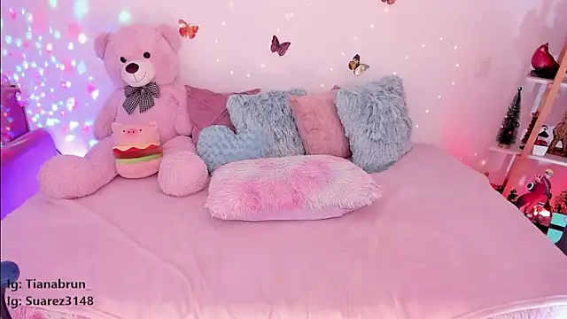 Snapshot of Zara_uwu_ chatting on March 11, 2:51 pm Zara uwu online show from March 11, 2:51 pm