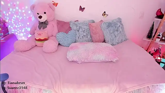 Snapshot of Zara_uwu_ chatting on March 17, 3:07 pm Zara uwu online show from March 17, 3:07 pm