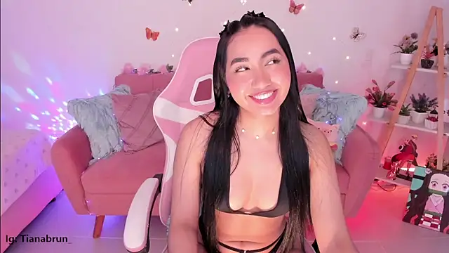 Snapshot of Zara_uwu_ chatting on October 24, 12:12 pm Zara uwu online show from October 24, 12:12 pm